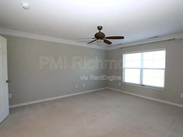 637 Abbey Village Cir — Photo 13