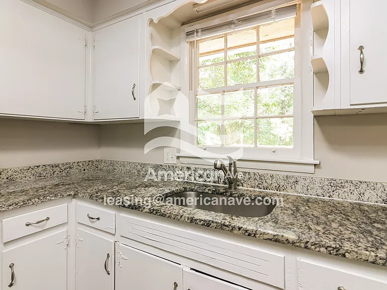893367_007_kitchen_7.jpg