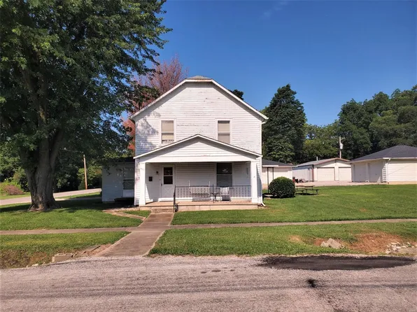 411 13th St, Carlyle, IL 62231