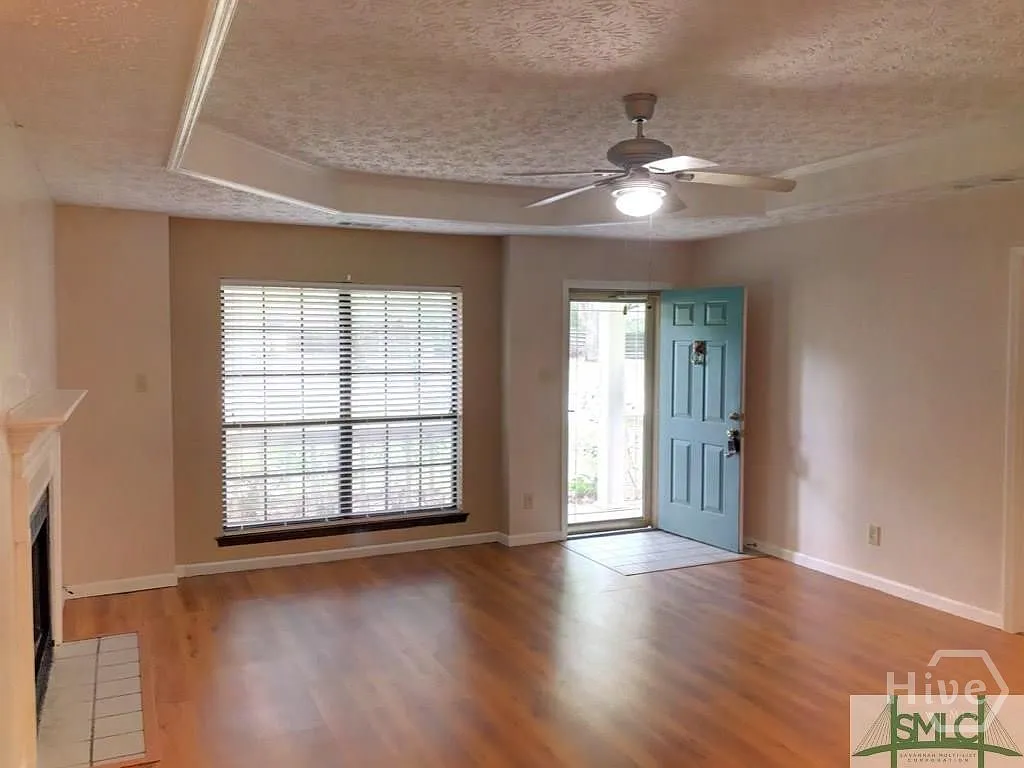 3 bed, 2.0 bath, 1380 sqft, $1,650 — Photo 2