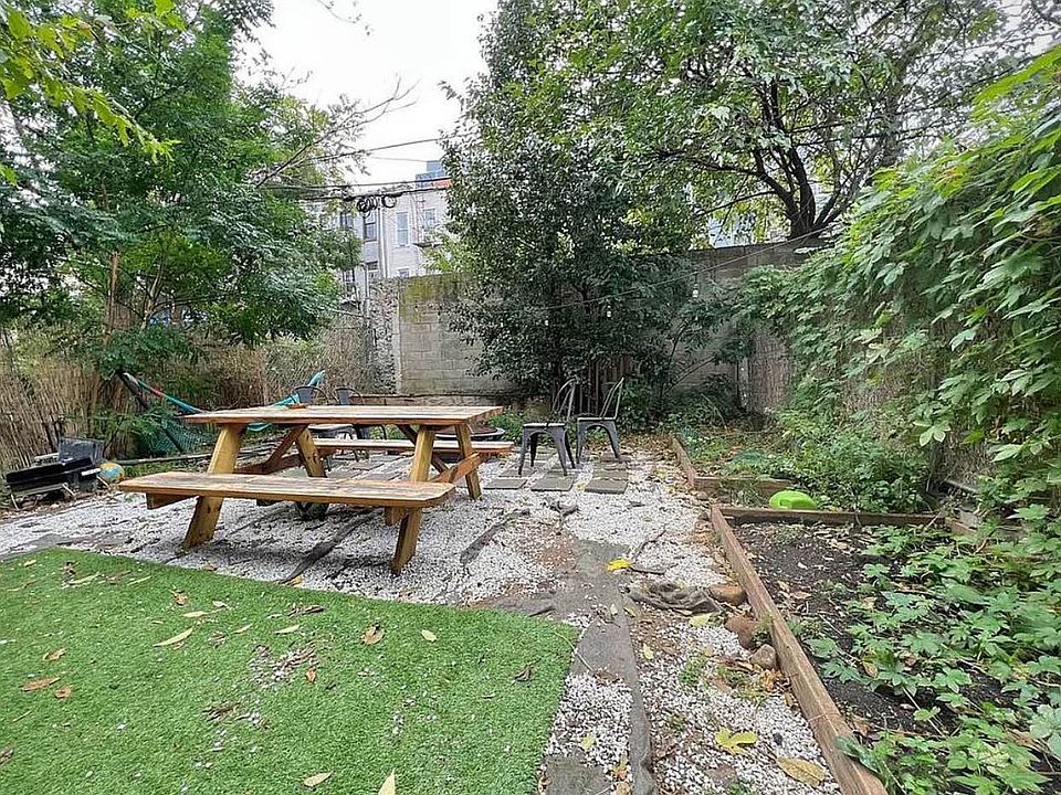 1st image of 243 Suydam St APT 1R