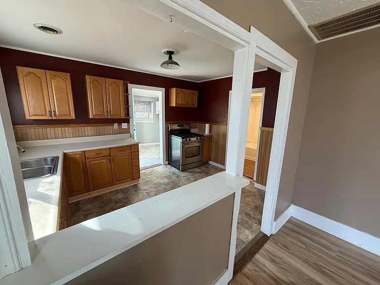 46 S Kendall Ave — Photo 8