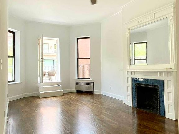 2nd image of 135 W 72nd St #3FE