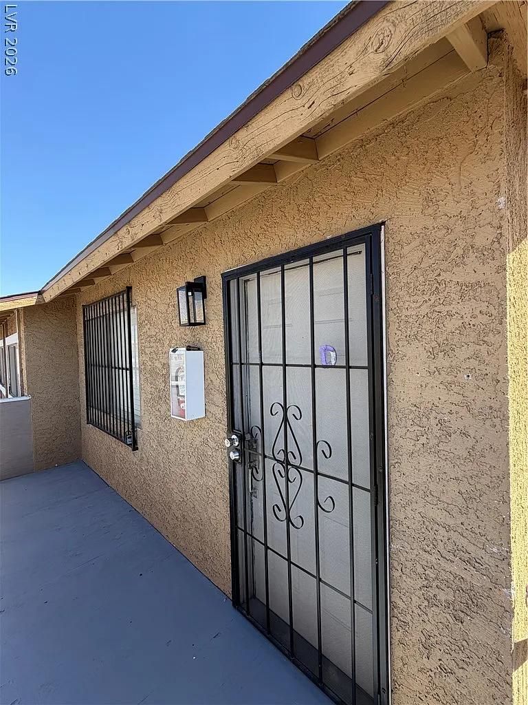 2 bed, 2.0 bath, 4072 sqft, $1,250 — Photo 1