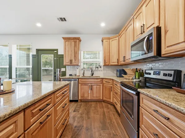 202 Cedar Hills Dr, Elgin, TX 78621