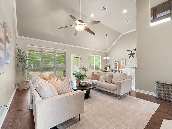 5th image of 806 Marshall Dr