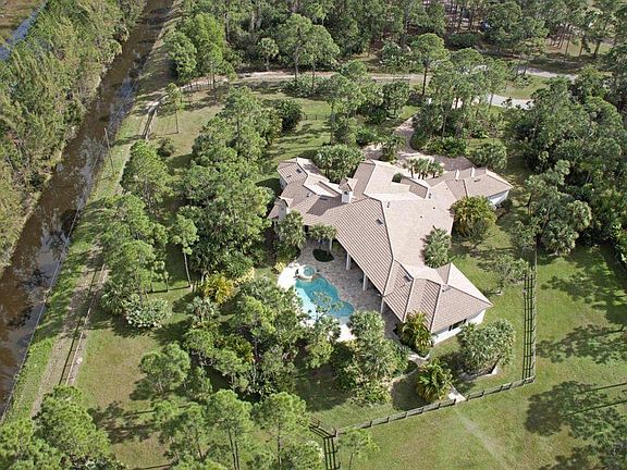 3rd image of 14920 Crazy Horse Lane