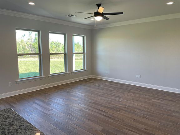 3rd image of 421 Rue Evangeline