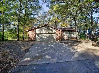 1441 Country Meadow Ct, Oshkosh, WI 54904