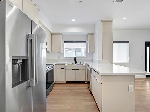 4th image of 4338 1/4 La Clede Ave