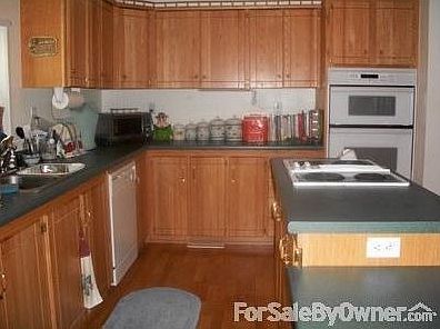 4th image of 173 Balsam St