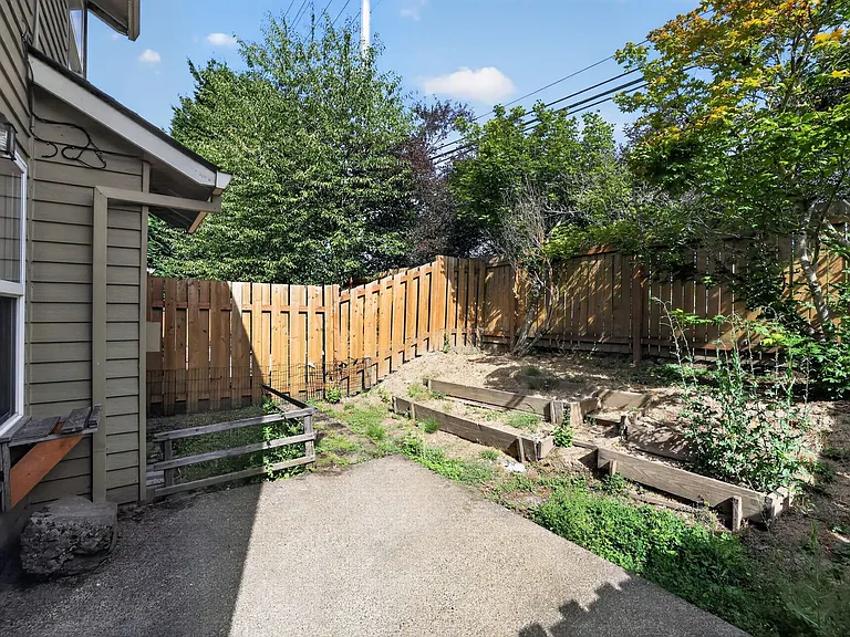 20463 SW Midline St — Photo 2