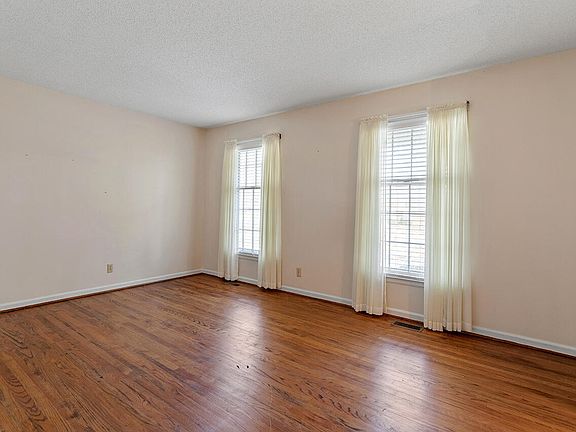 3rd image of 2617 Ardsley Dr