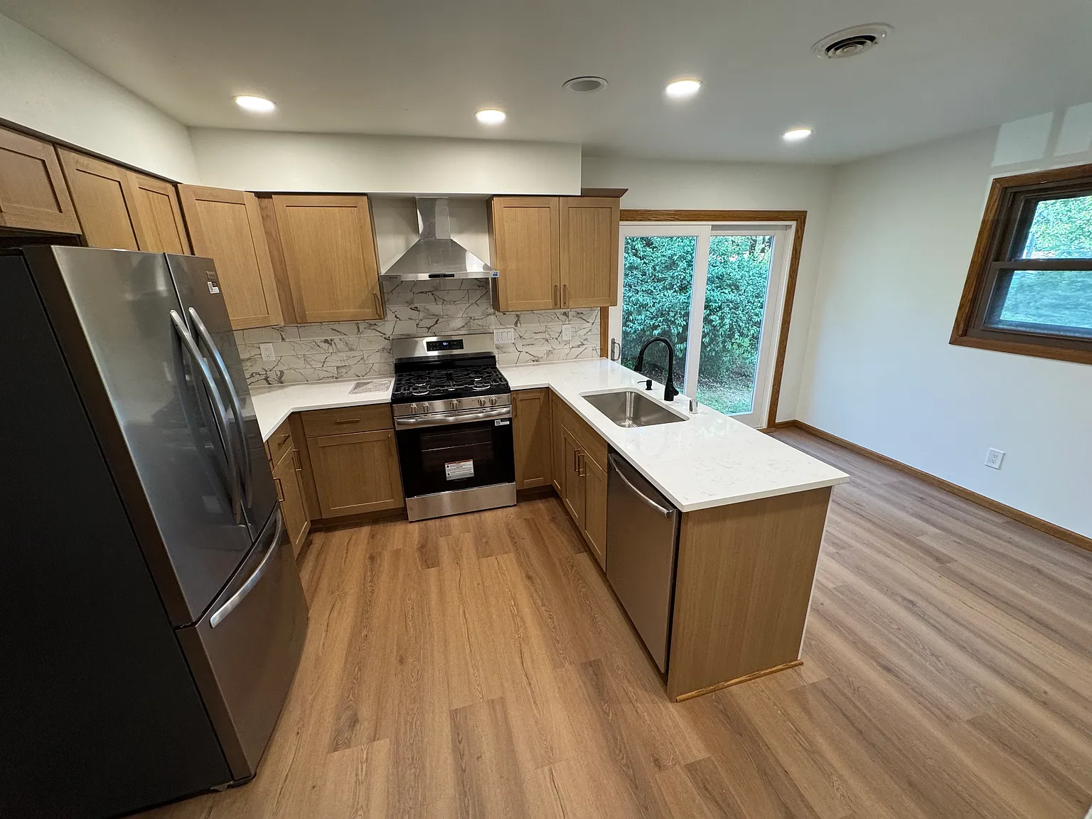 3 bed, 1.5 bath, 1687 sqft, $2,795 — Photo 2