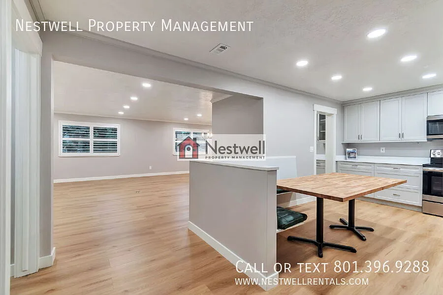 Charming 2-bed Top-floor condo in SLC — Photo 3