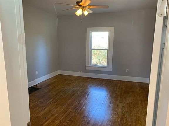 4th image of 605 Elmwood St