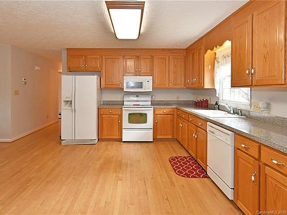 4th image of 114 Polly Dr