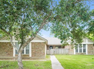 332 Coventry Ln, Alvin, TX 77511