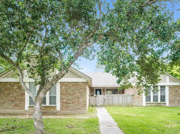 332 Coventry Ln, Alvin, TX 77511