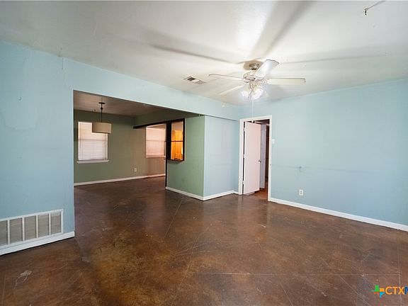 3rd image of 2802 Hillside Dr