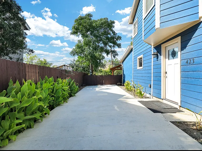 425 Parland Pl #423 — Photo 18