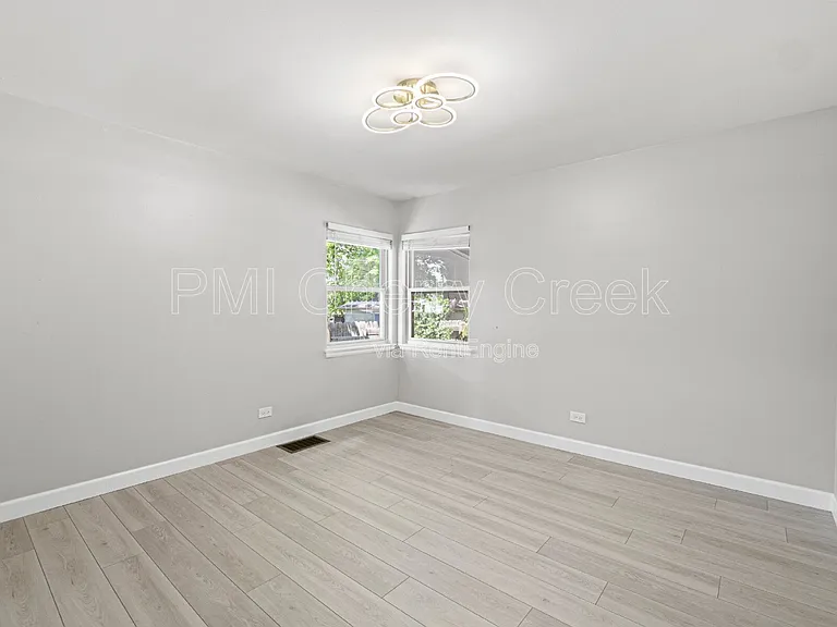 550 Winona Ct — Photo 12