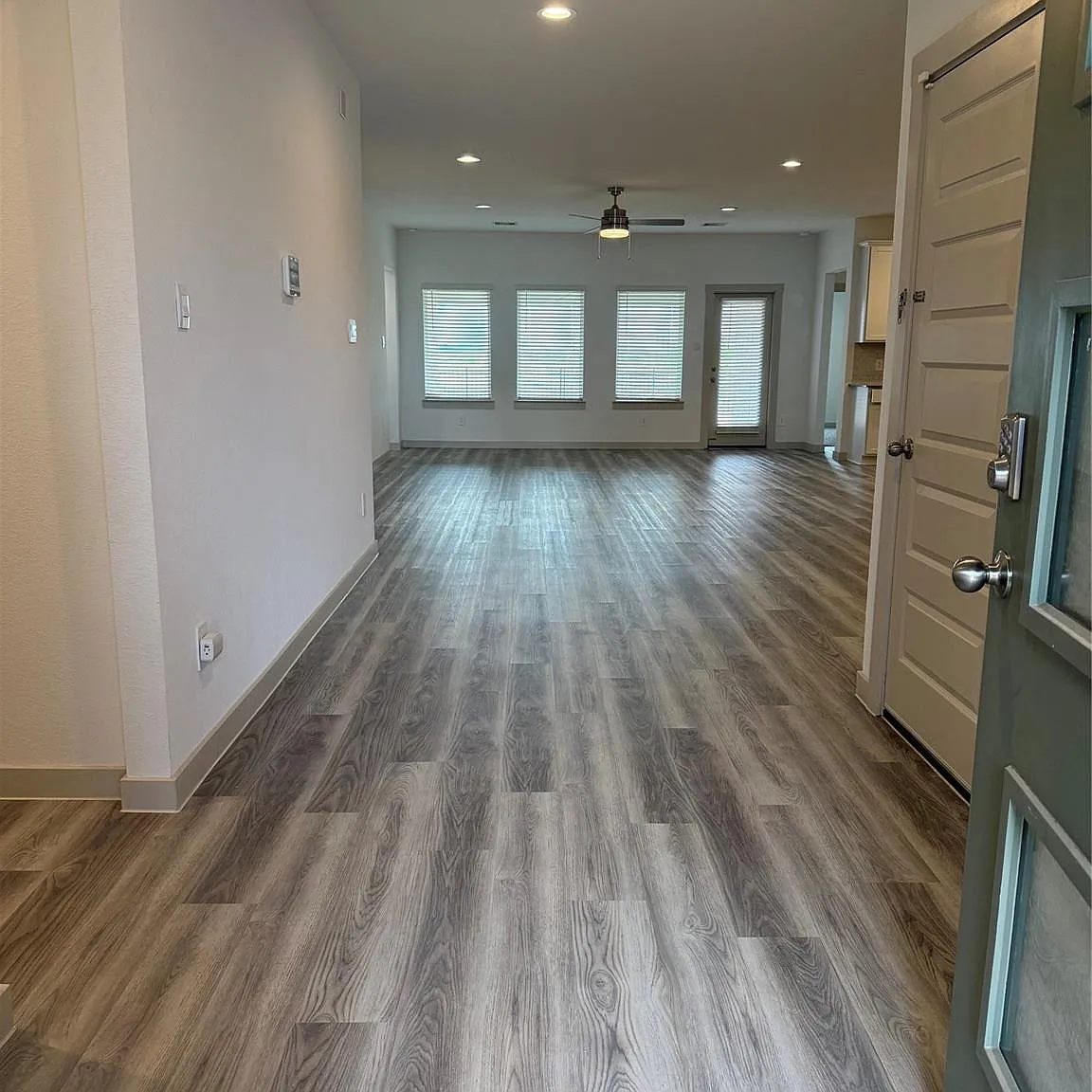 5 bed, 3.0 bath, 2632 sqft, $2,799 — Photo 2