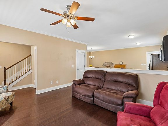 4th image of 105 Saint Charles Pl