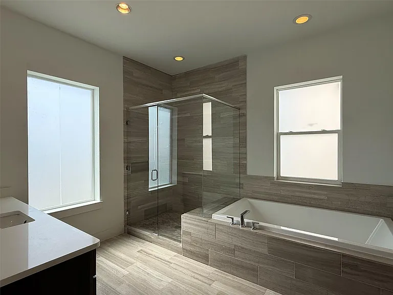 6117 Seville Dr — Photo 23