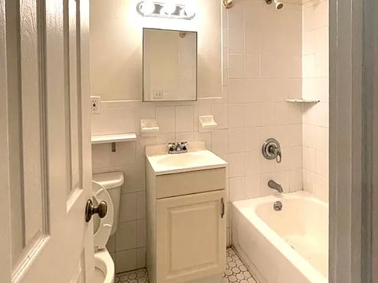 322 W 55th St #4A — Photo 6