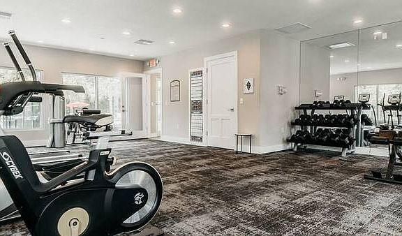 5th image of 2736 Roosevelt Blvd #12