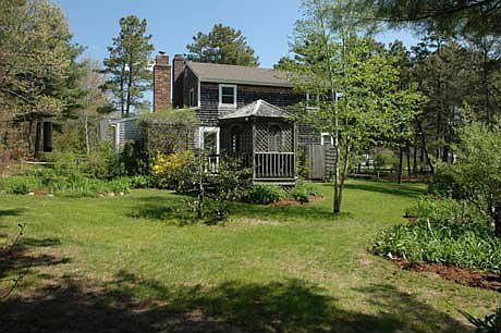 Sunny yard. Great Deck 