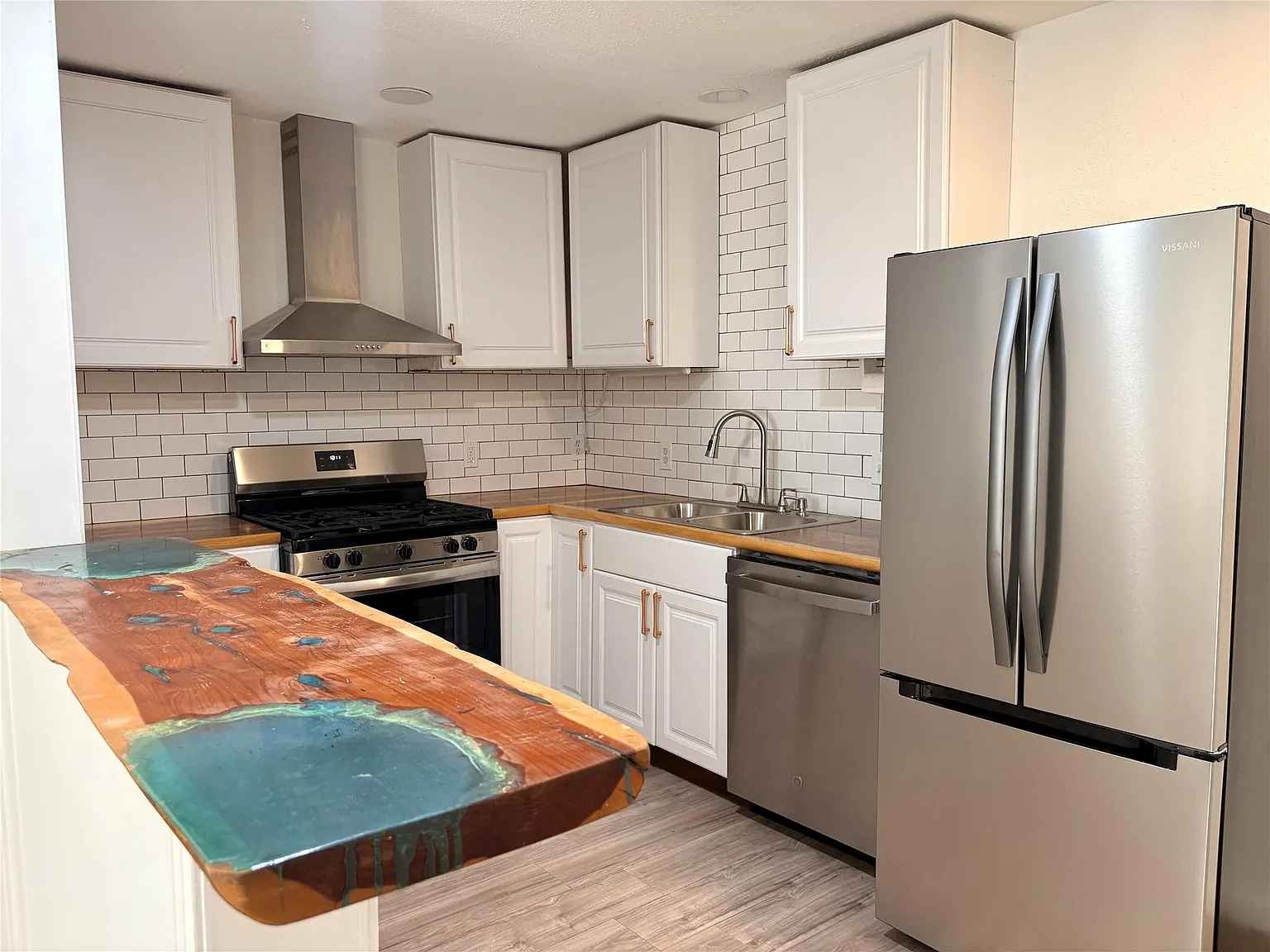2 bed, 2.0 bath, 850 sqft, $1,750 — Photo 3