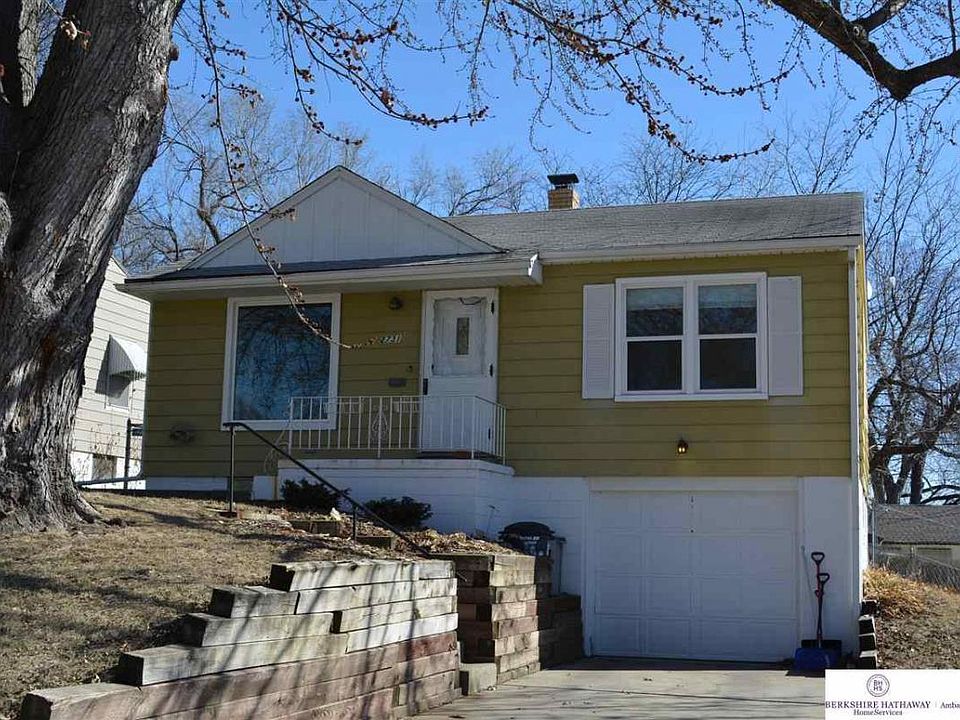 1st image of 2731 S 41st St