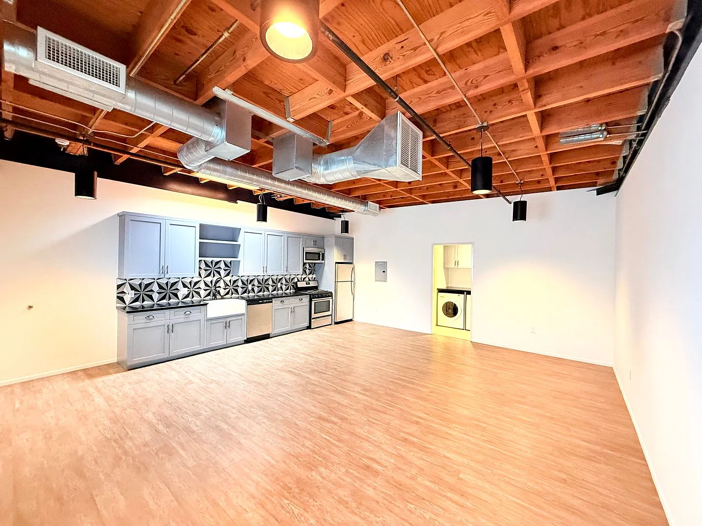 2311 Pasadena Avenue — Photo 1