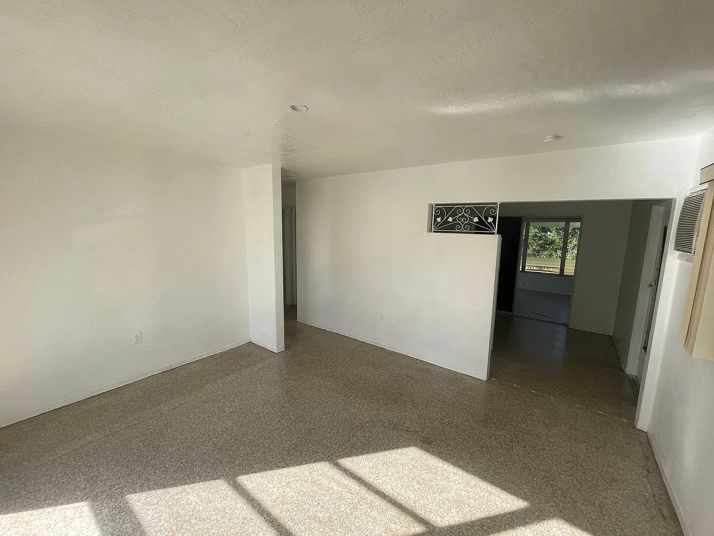 2/1 in New Port Richey — Photo 4