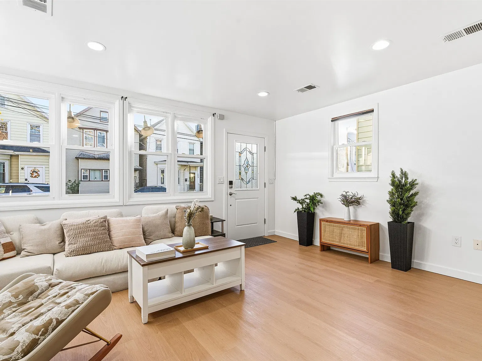 2 bed, 1.0 bath, $2,590 — Photo 2