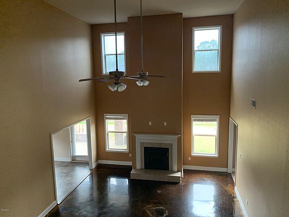 3rd image of 15331 Winsor Pl