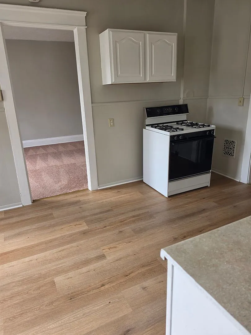 6321 Lansing — Photo 3