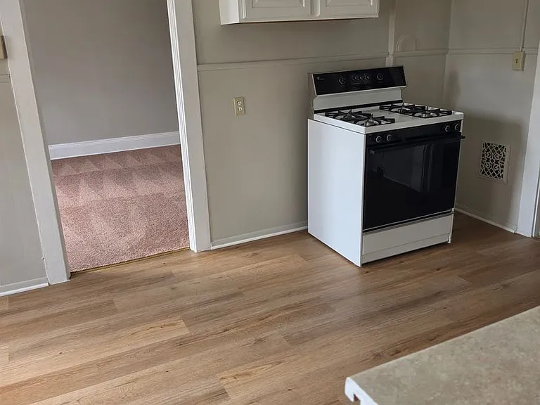 6321 Lansing Ave — Photo 3