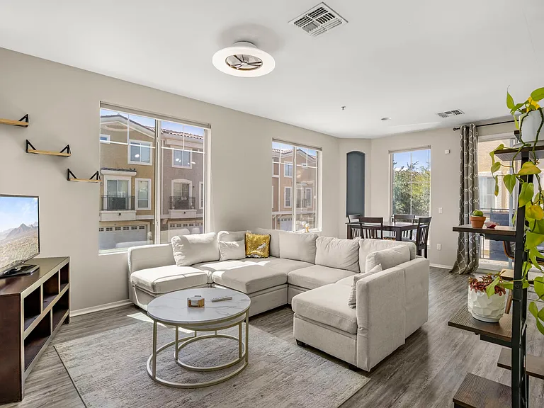 2450 W Glenrosa Ave #9 — Photo 1