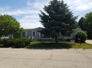 8601 Summerwood Dr, Roscoe, IL 61073