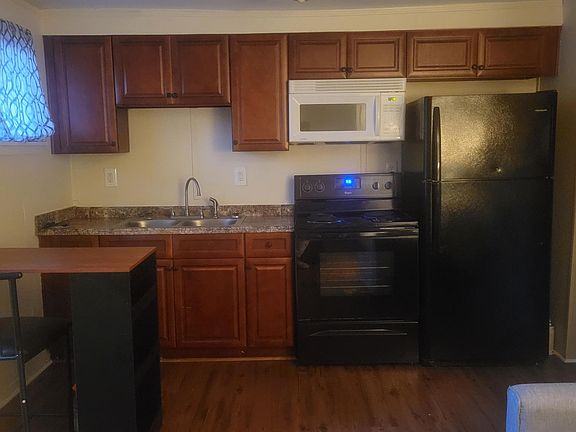 4th image of 3251 Highpoint Dr