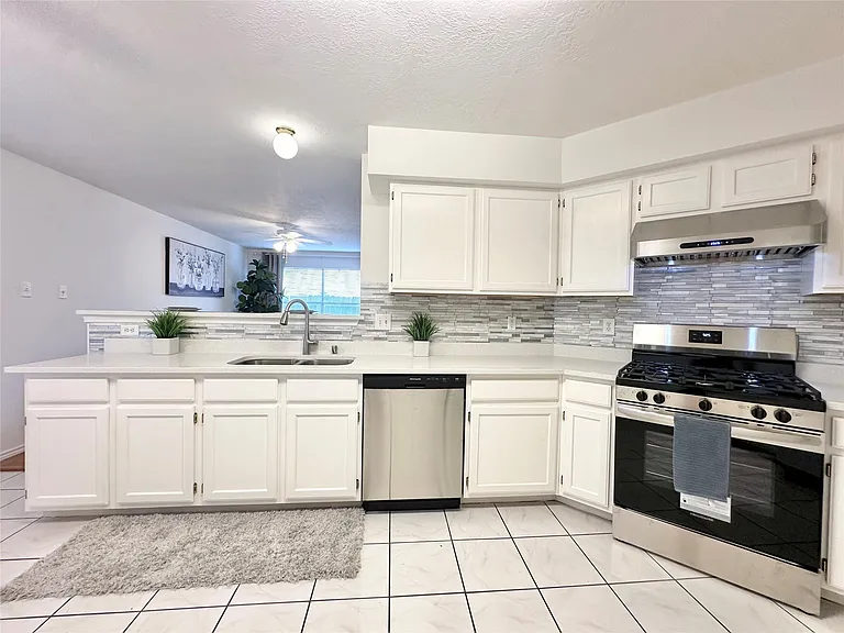 8223 Golf Green Cir — Photo 12