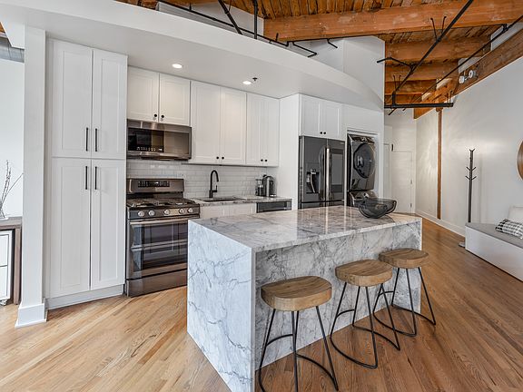 5th image of 2300 W Wabansia Ave APT 231
