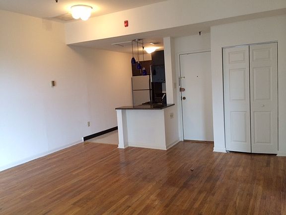 2nd image of 1311 Lombard St APT 205