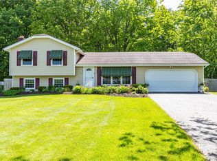 22 Red Leaf Dr, Rochester, NY 14624