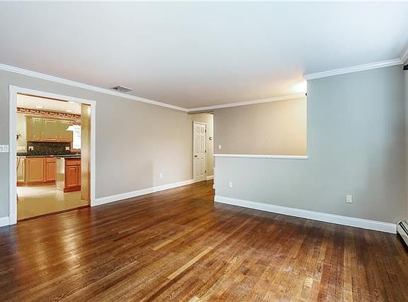 3rd image of 30 Hilltop Dr