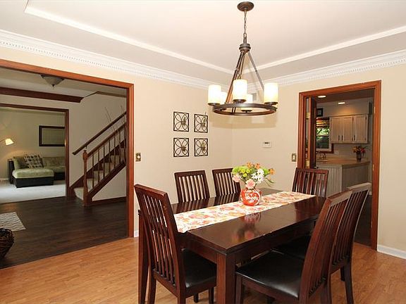 5th image of 208 Shadow Wood Ct