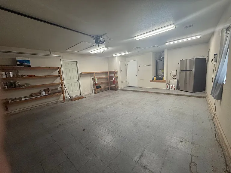 609 Montwood Dr — Photo 14